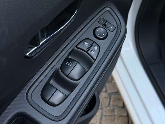 NISSAN-VERSA-2025