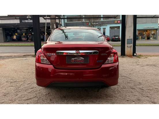 NISSAN-VERSA-2017