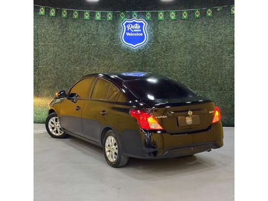 NISSAN-VERSA-2020
