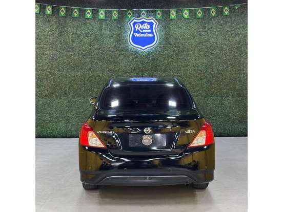 NISSAN-VERSA-2020