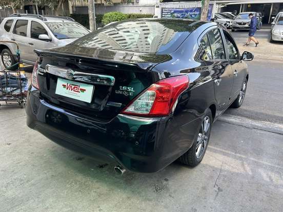 NISSAN-VERSA-2017