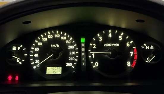 NISSAN-MAXIMA-2001