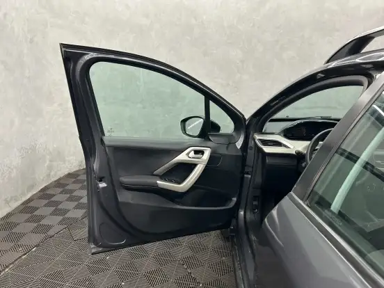 PEUGEOT-2008-2021
