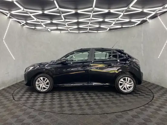 PEUGEOT-208-2021