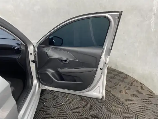 PEUGEOT-208-2022