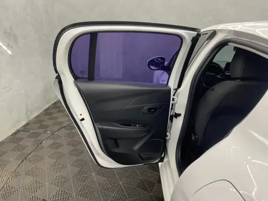 PEUGEOT-208-2021