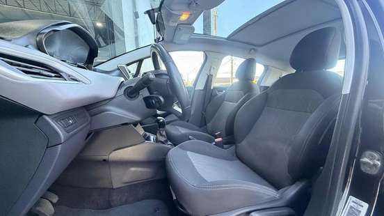 PEUGEOT-208-2016