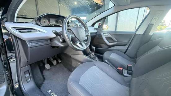 PEUGEOT-208-2016