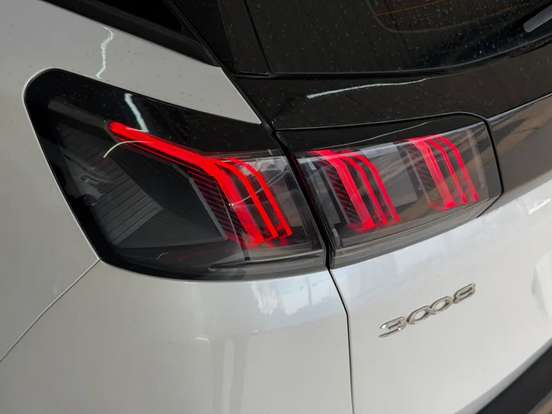 PEUGEOT-3008-2022