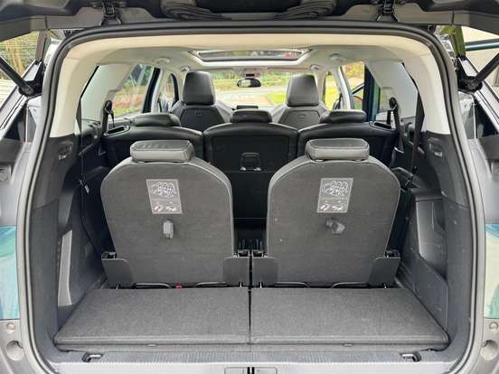 PEUGEOT-5008-2018
