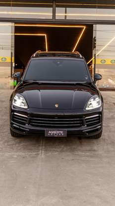 PORSCHE-CAYENNE-2021