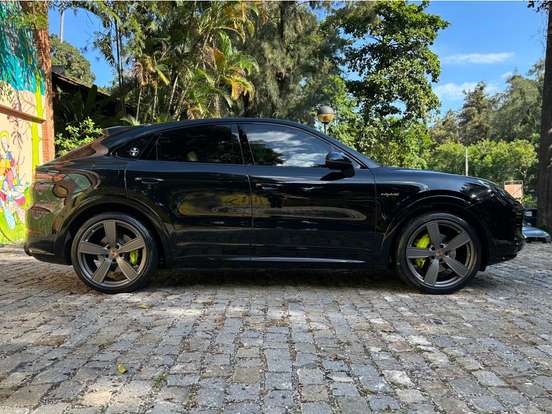 PORSCHE-CAYENNE-2022