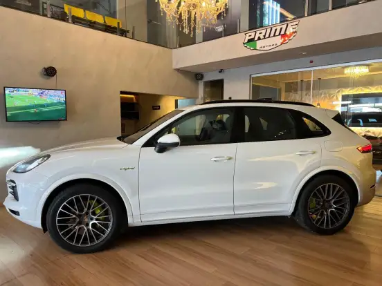 PORSCHE-CAYENNE-2020