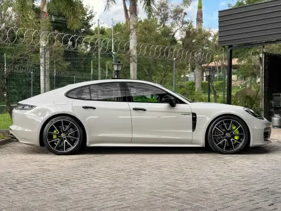 PORSCHE-PANAMERA-2023