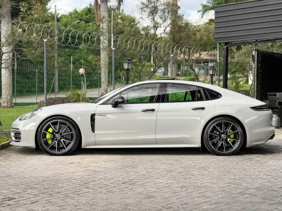 PORSCHE-PANAMERA-2023