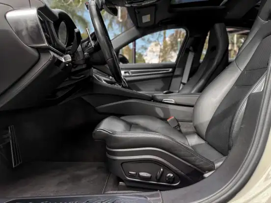 PORSCHE-PANAMERA-2023