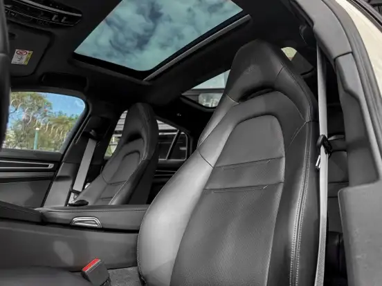 PORSCHE-PANAMERA-2023