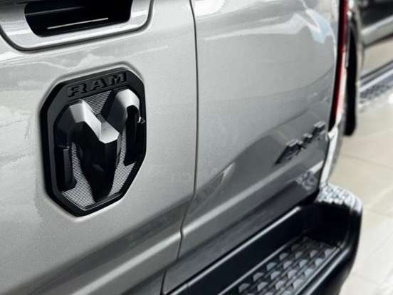 RAM-1500-5.7 V8 GASOLINA REBEL CD 4X4 AUTOMÁTICO RAM-1500-2022
