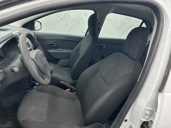 RENAULT-LOGAN-2020