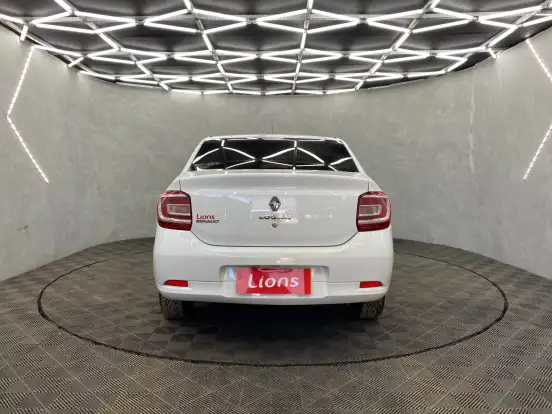 RENAULT-LOGAN-2020