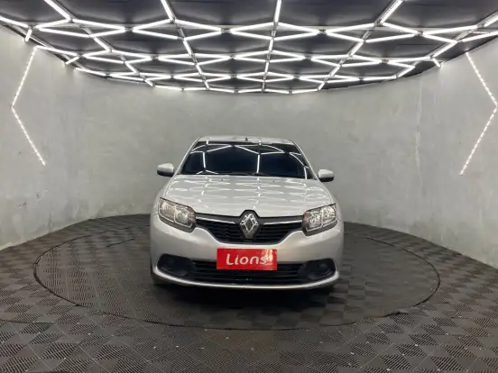 RENAULT-LOGAN-2019