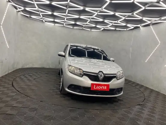 RENAULT-LOGAN-2019
