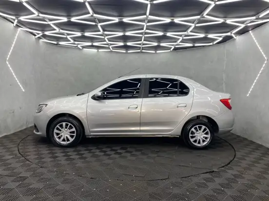 RENAULT-LOGAN-2019