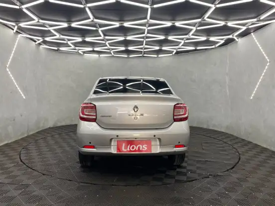 RENAULT-LOGAN-2019