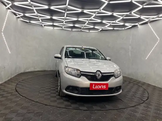 RENAULT-LOGAN-2018