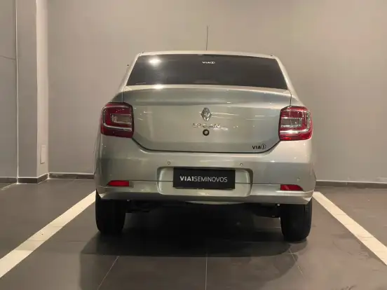RENAULT-LOGAN-2024