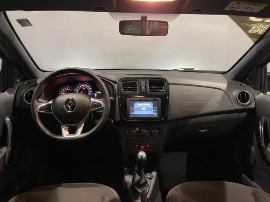 RENAULT-LOGAN-2024