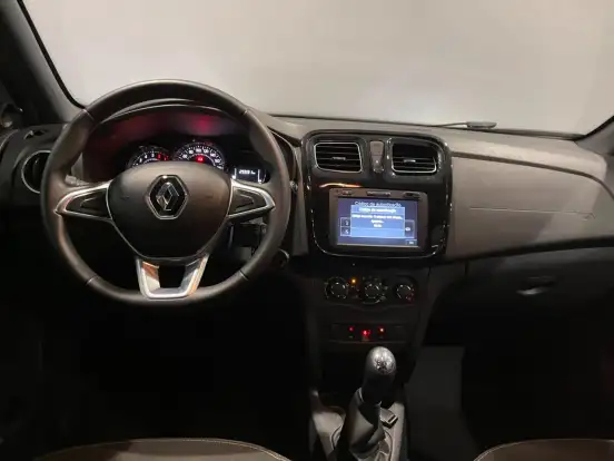 RENAULT-LOGAN-2024