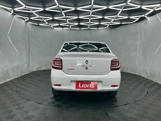 RENAULT-LOGAN-2024