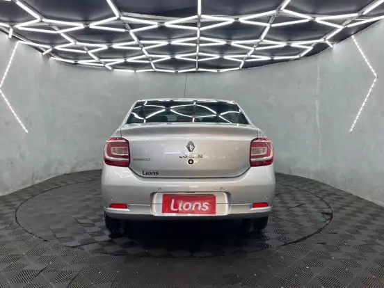 RENAULT-LOGAN-2020
