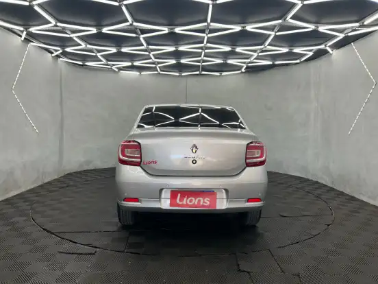 RENAULT-LOGAN-2024