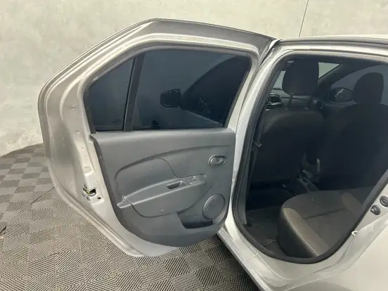 RENAULT-LOGAN-2024