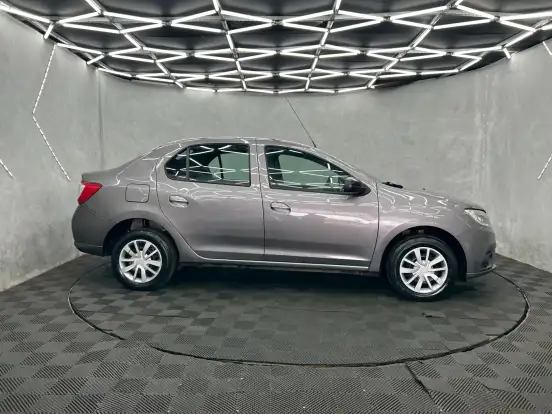 RENAULT-LOGAN-2024