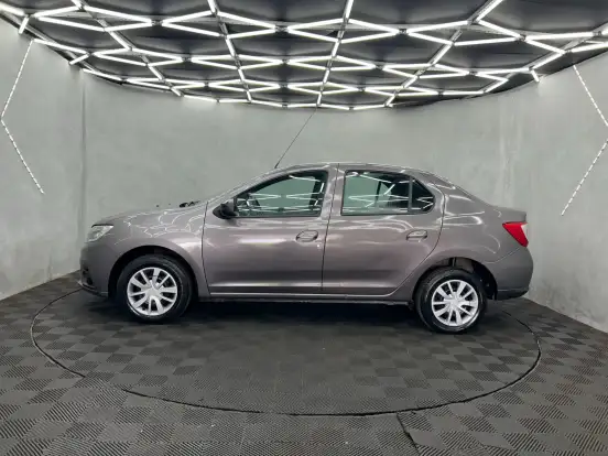 RENAULT-LOGAN-2024