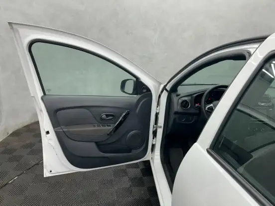 RENAULT-LOGAN-2024