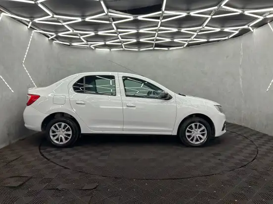 RENAULT-LOGAN-2023