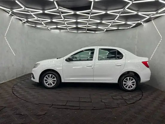 RENAULT-LOGAN-2023