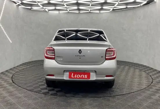 RENAULT-LOGAN-2018