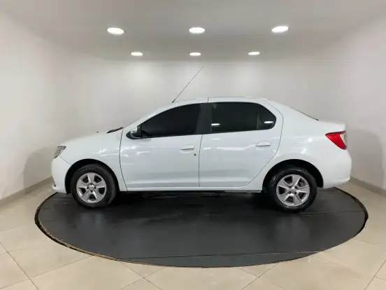 RENAULT-LOGAN-2014