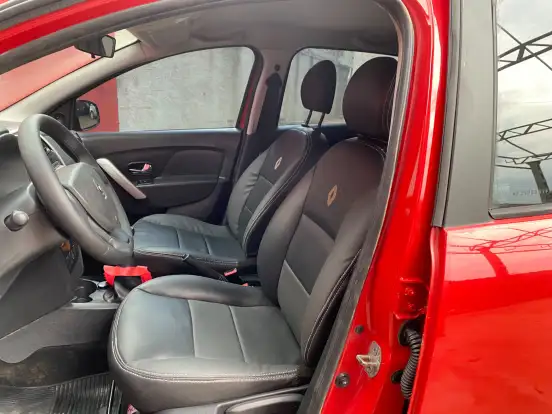 RENAULT-SANDERO-2015