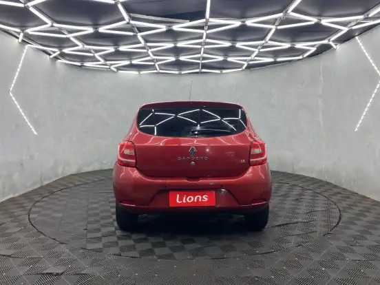 RENAULT-SANDERO-2018