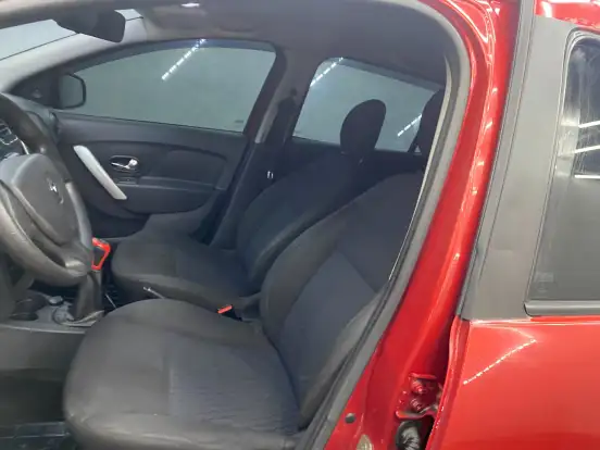 RENAULT-SANDERO-2018