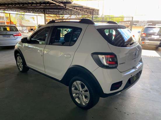 RENAULT-SANDERO-2016
