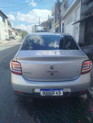 RENAULT-LOGAN-2019