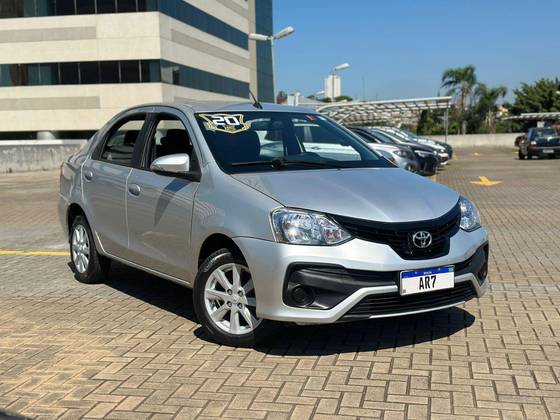 TOYOTA ETIOS 1.5 X PLUS SEDAN 16V FLEX 4P AUTOMÁTICO