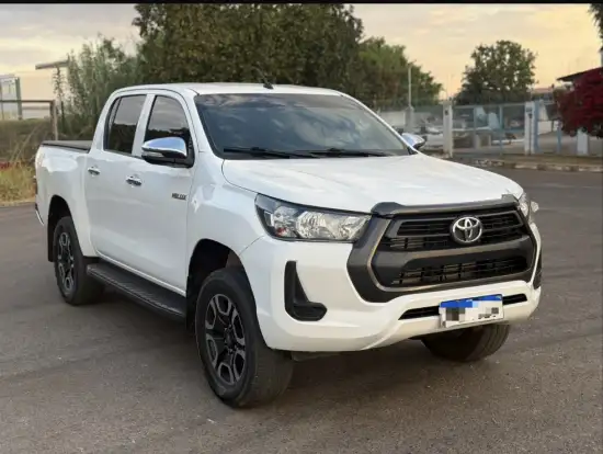 TOYOTA-HILUX-2021